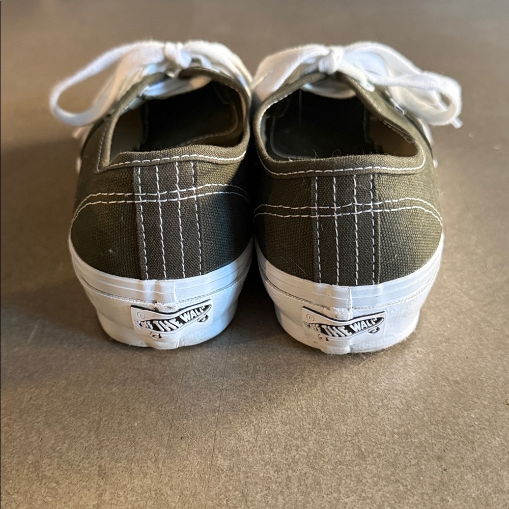 Vans - Picture 3 of 5